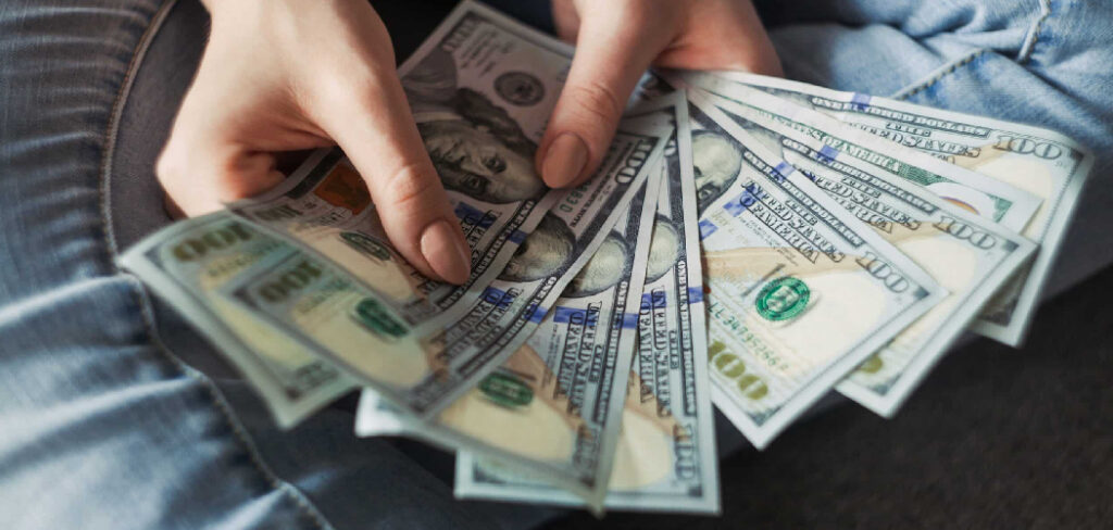 How to Hide Money While Traveling