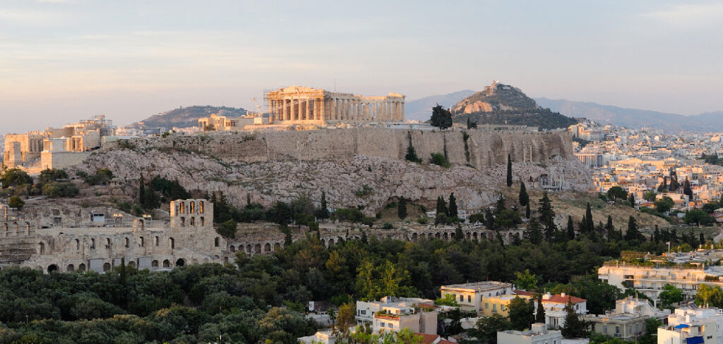How to Travel From Athens to Istanbul
