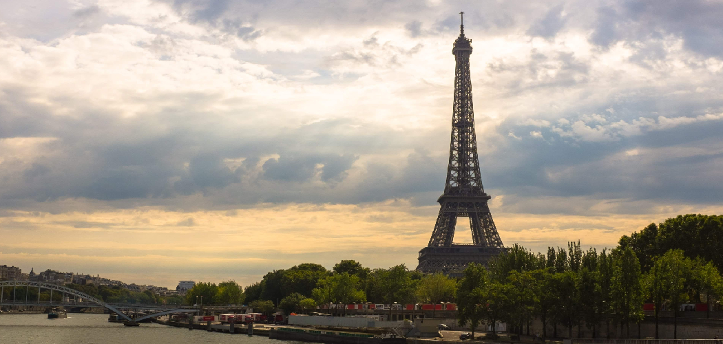 How to Travel From Istanbul to Paris