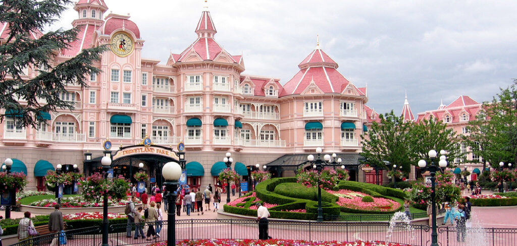 How to Travel From Paris to Disneyland