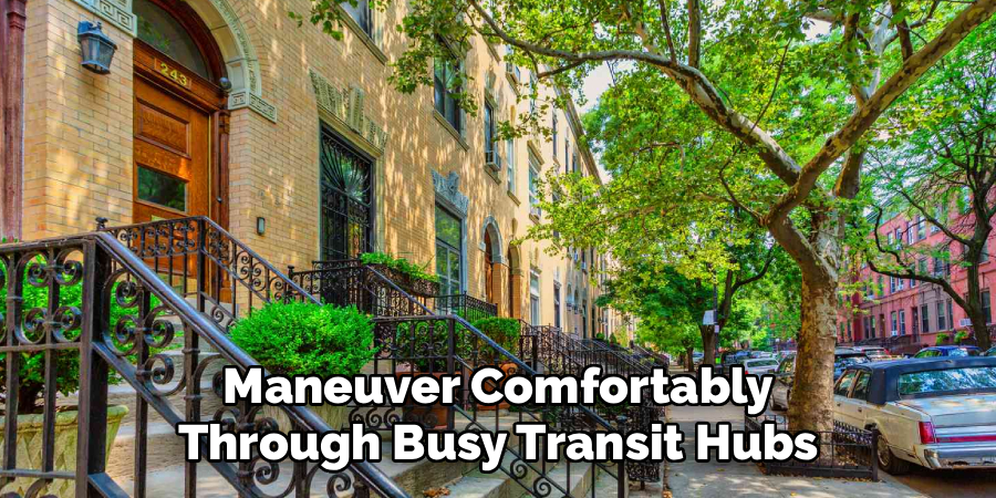 Maneuver Comfortably
Through Busy Transit Hubs