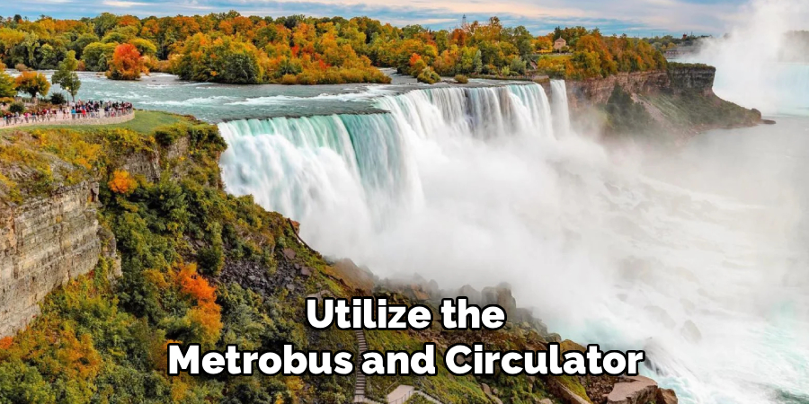 Utilize the
Metrobus and Circulator