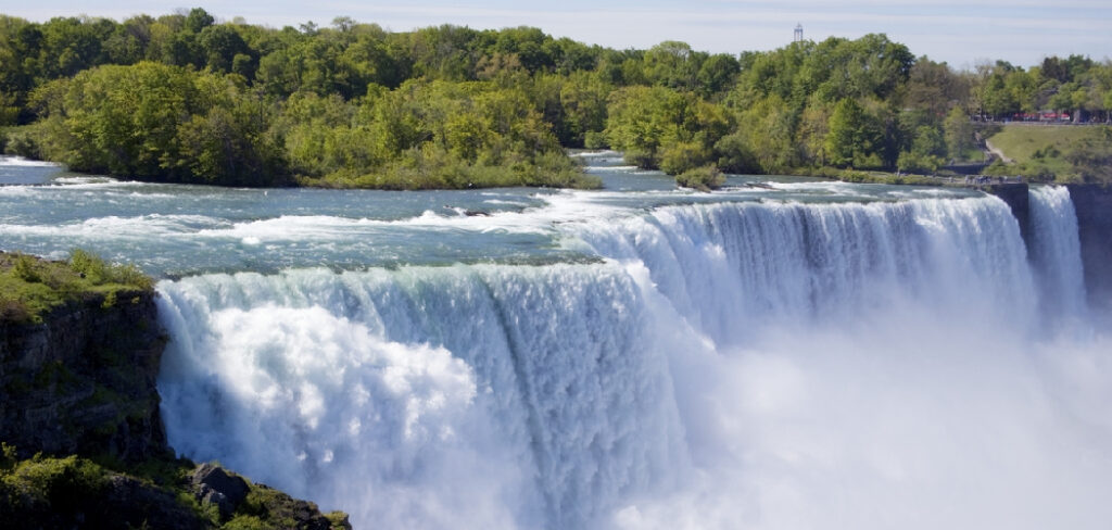 How to Travel to Niagara Falls From Chicago