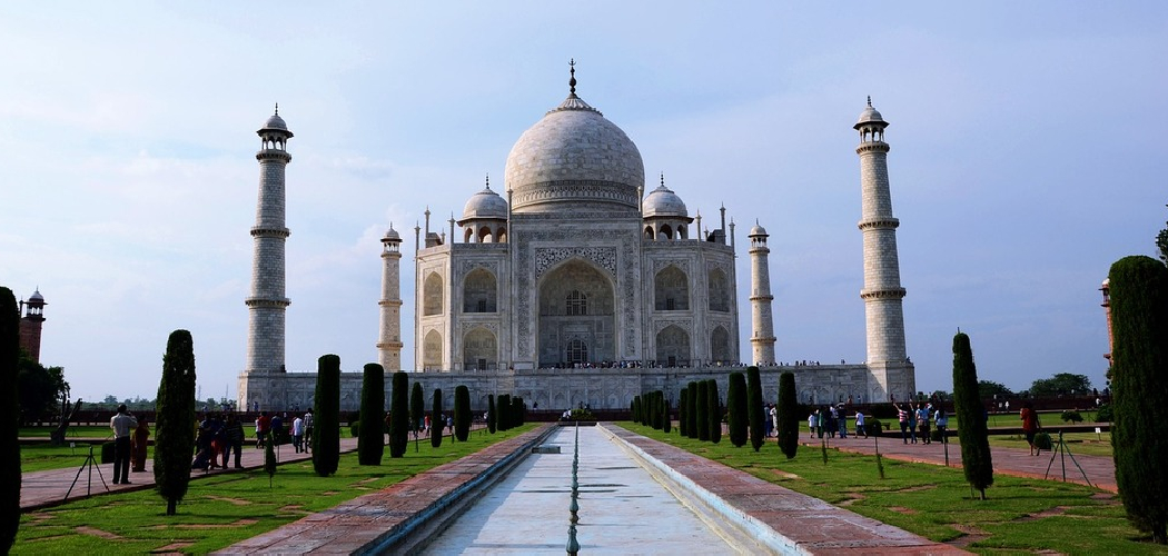 How to Travel to Taj Mahal