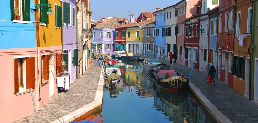 How to Visit Murano and Burano From Venice